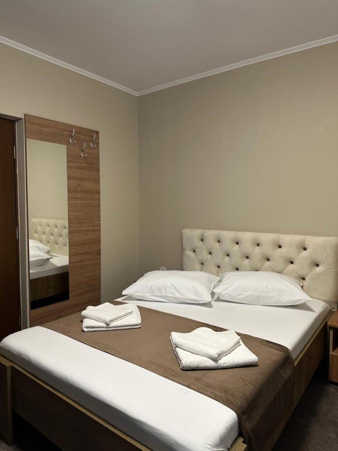 Freedom&Relax Hotel Buzău Buitenkant foto