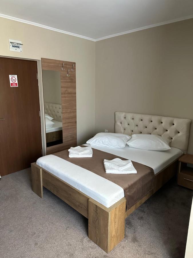 Freedom&Relax Hotel Buzău Buitenkant foto
