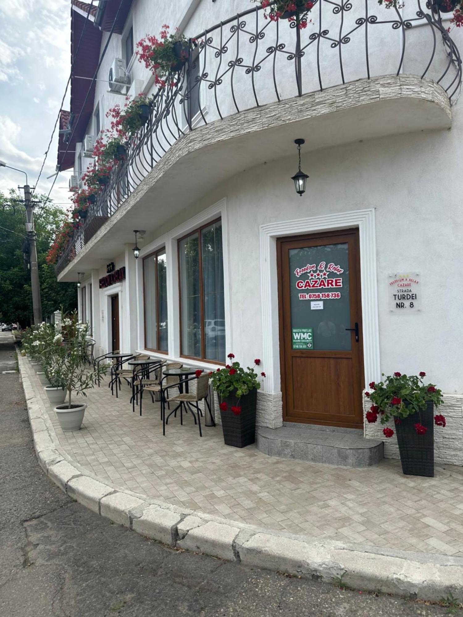 Freedom&Relax Hotel Buzău Buitenkant foto