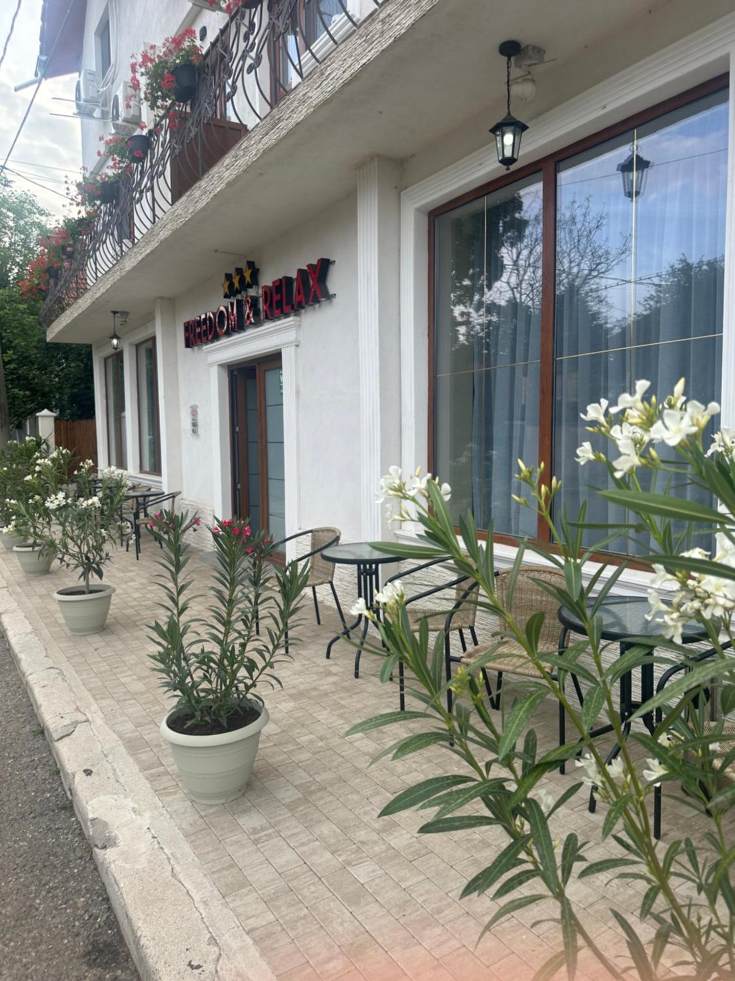 Freedom&Relax Hotel Buzău Buitenkant foto