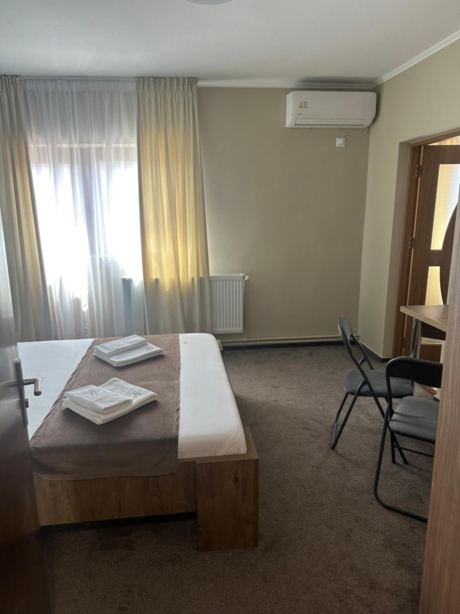 Freedom&Relax Hotel Buzău Buitenkant foto